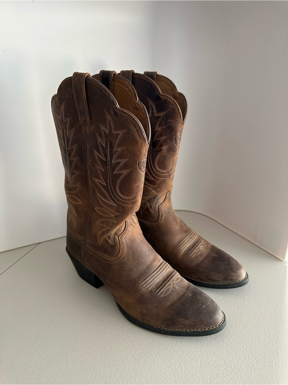 Ariat Brown Leather Cowboy Boots Size 9B Embroidered Western Design - Picture 3 of 4